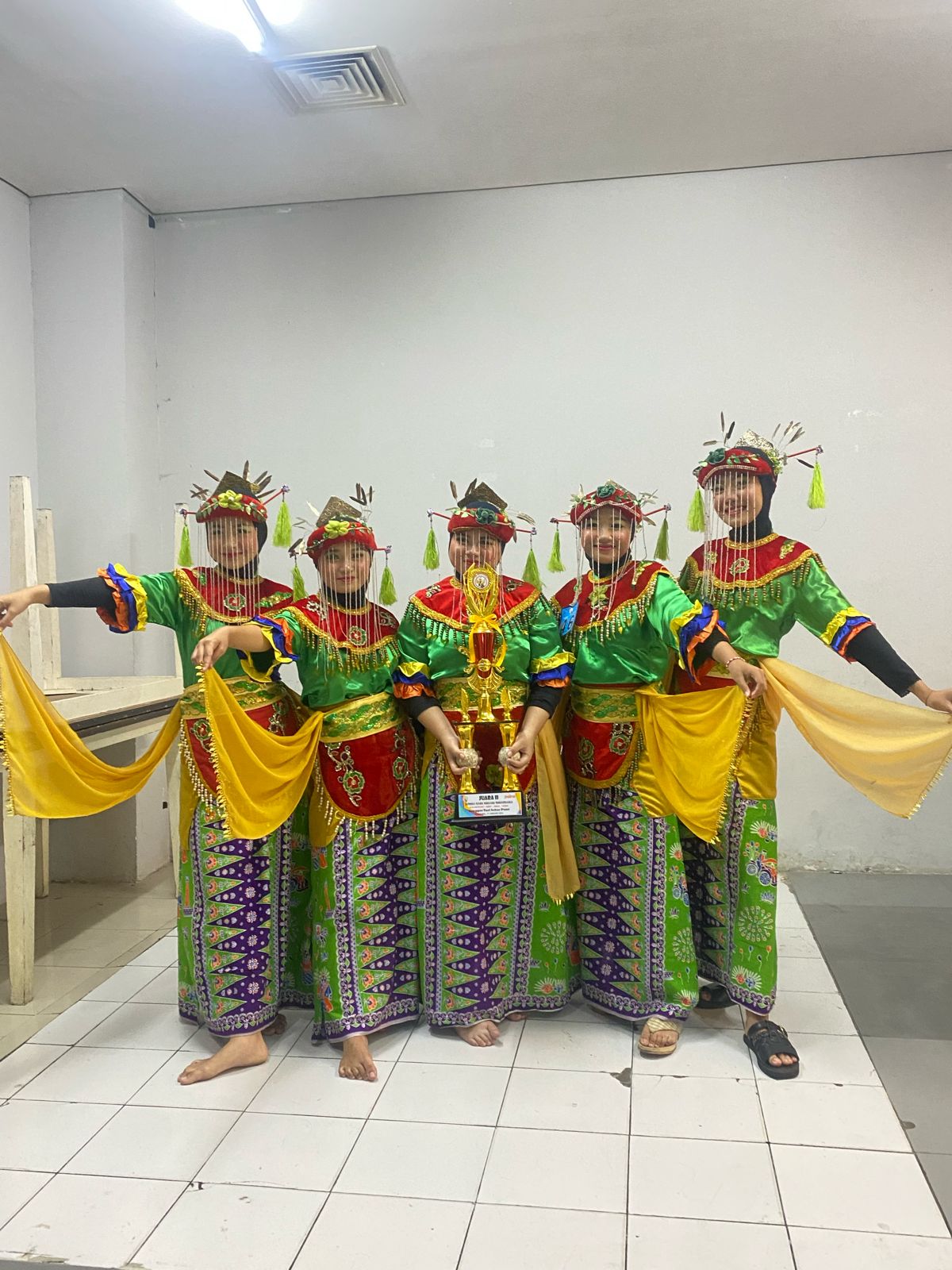 Juara 2 Tari kreasi Nusantara, Sanggar tari sekar putri poins Square